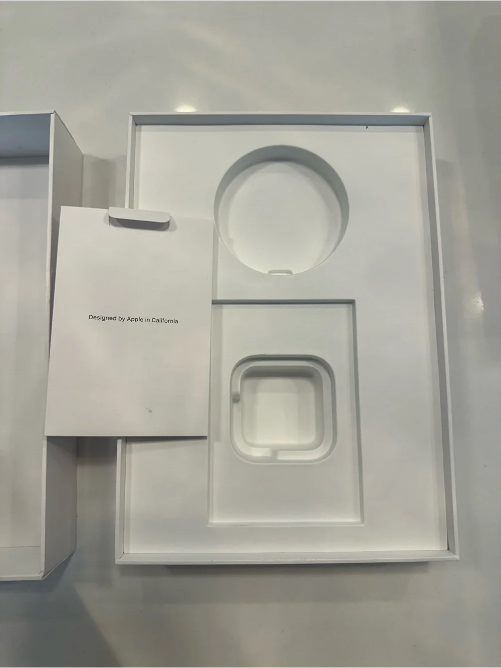 Apple iPad Tablet - Black Front, White Bezel